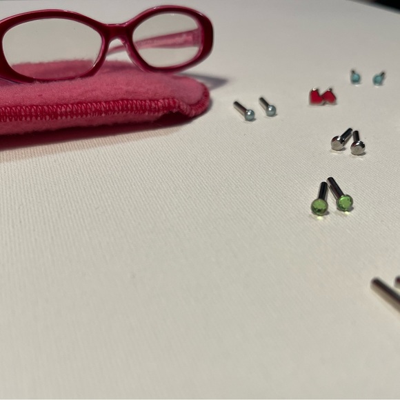 American Girl Rosy Glasses with Case for 18 inch doll & 14 sets of earrings - Picture 5 of 9